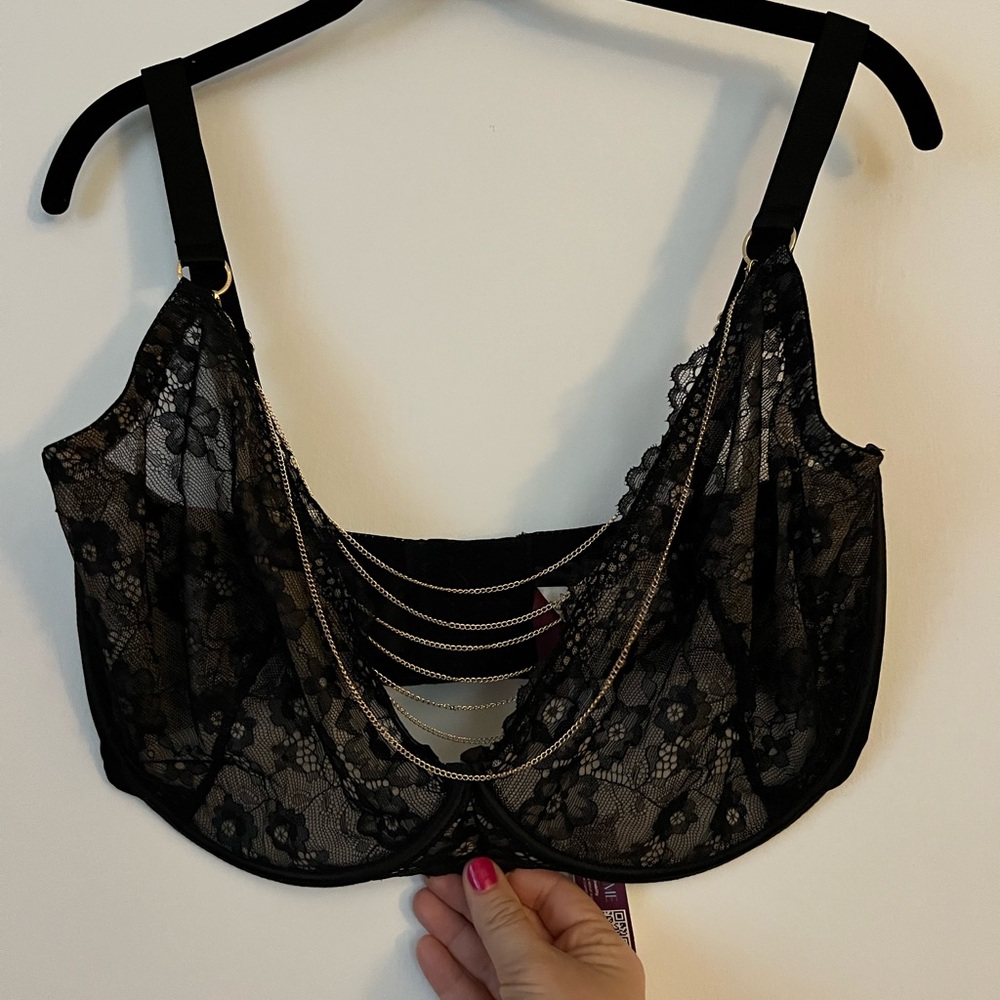 NWT Elegant Black Lace Bra with Chain Detail
